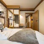 Merynos Aparthotel